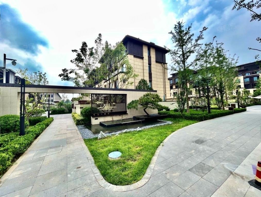 京能丽墅3室2厅3卫163㎡南北449万