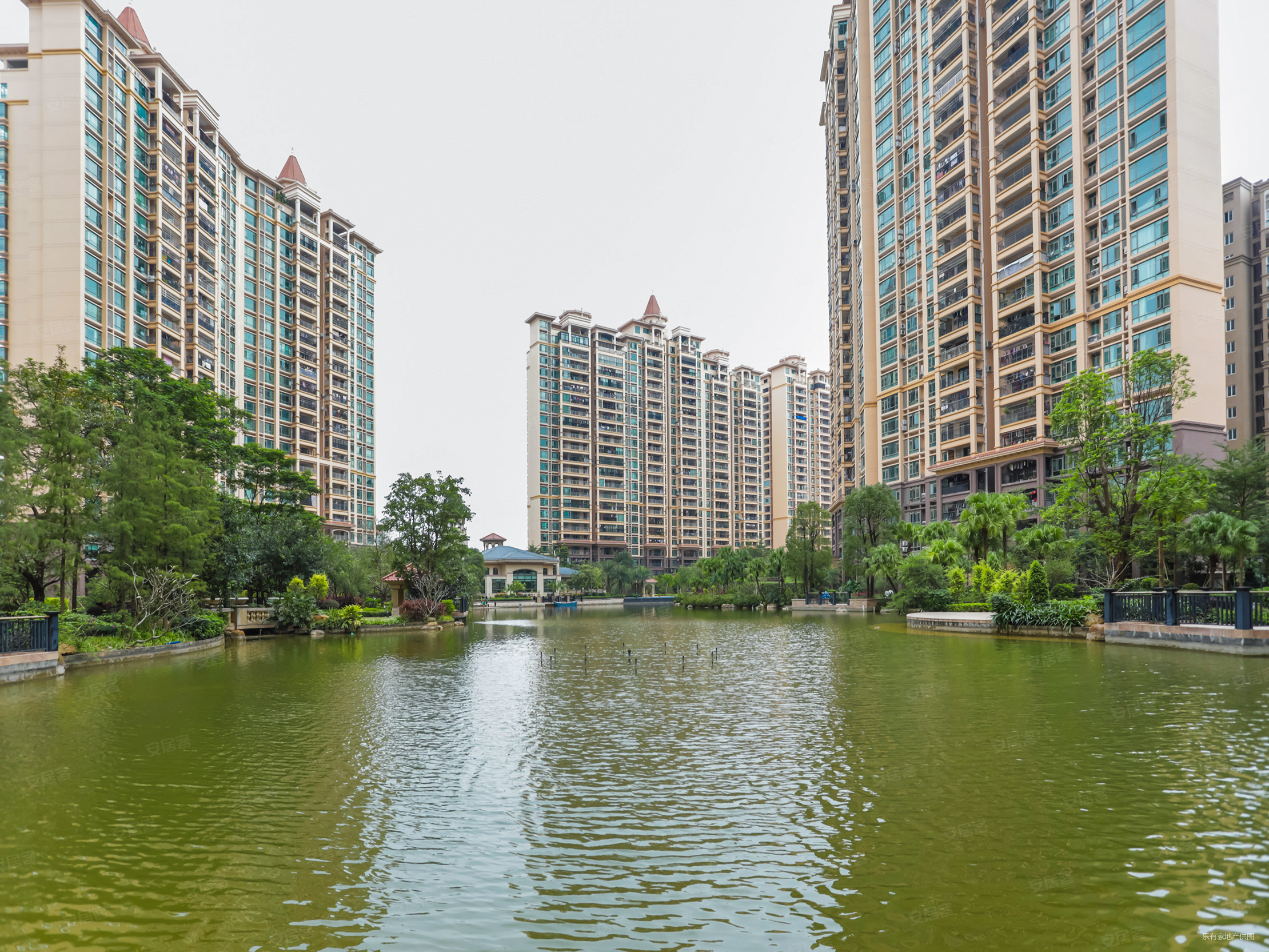 凤山水岸(二期)4室2厅2卫125.63㎡南131.8万