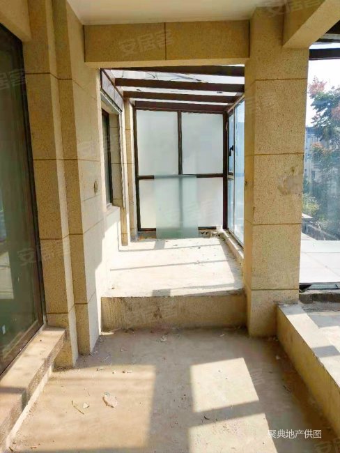 东方熙龙山院天然氧吧叠加洋房带露台地下室390万急售