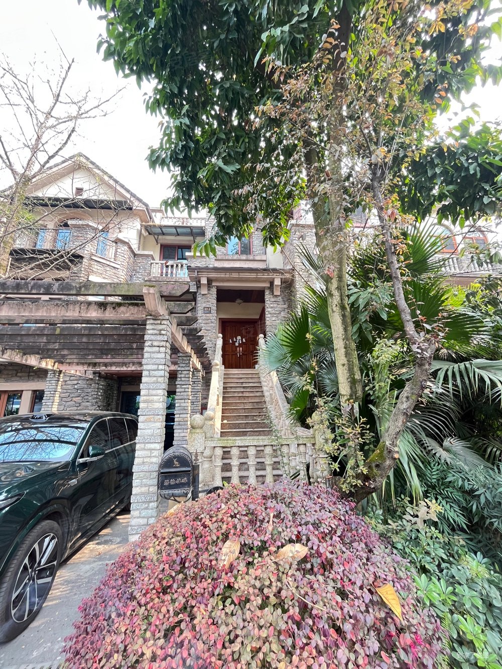 西区别墅no1真正的湖畔联排别墅晋愉碧怡林畔欢迎来