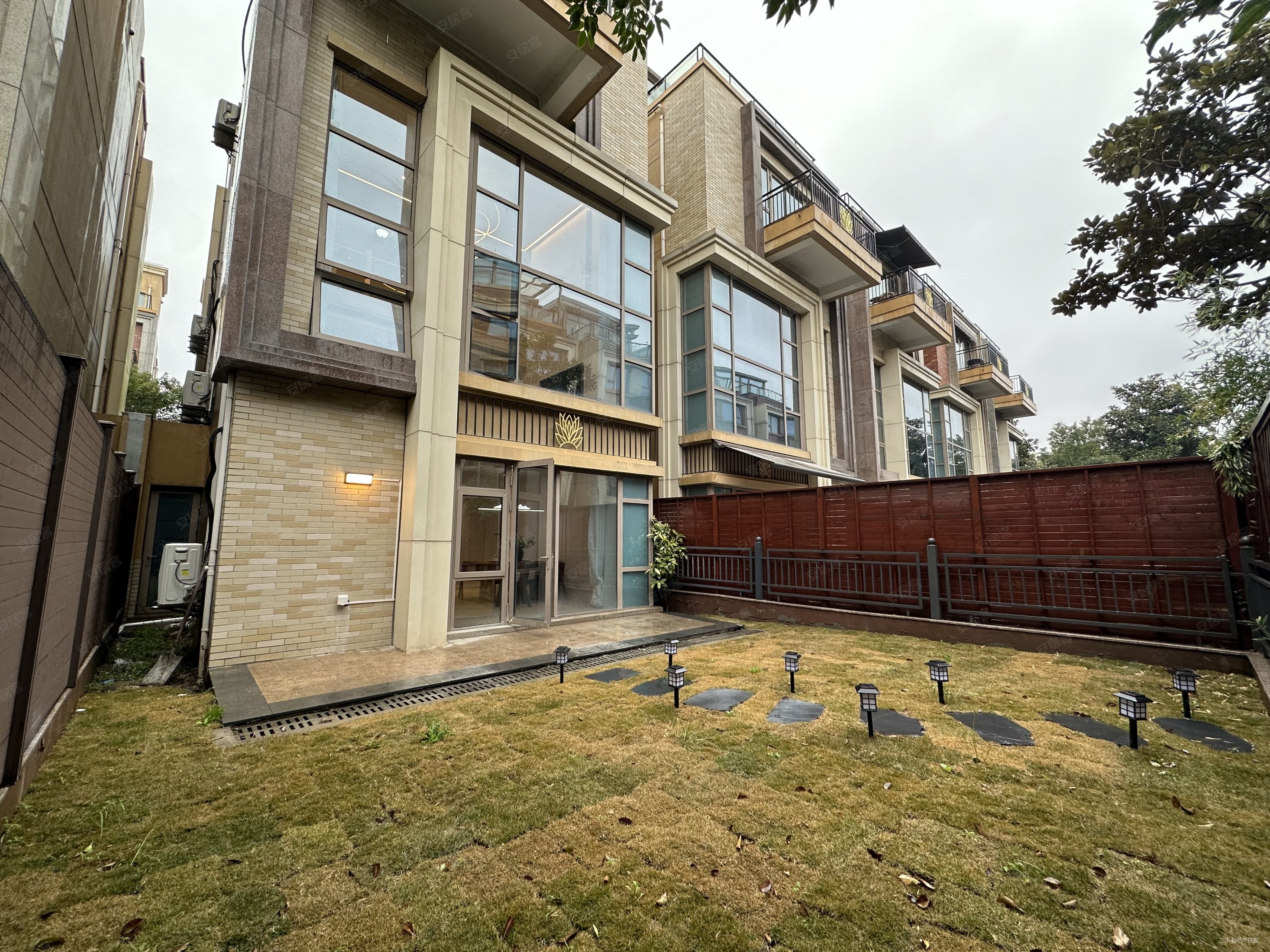 臻水岸停车方便产权清晰南向采光好精装好房低密度社区