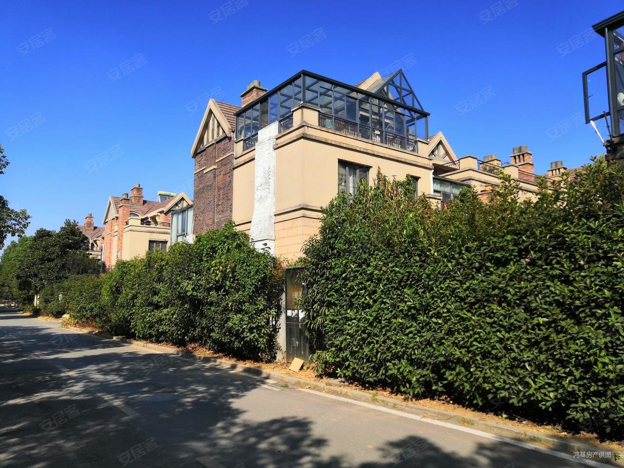 绿地兰宫精装联排东端户前后出入三面院子所见即所得