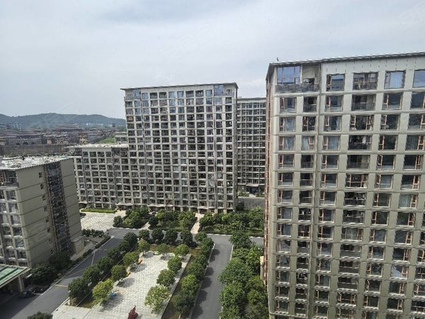 金华东阳横店秦王公馆秦王公馆大3房带衣帽间!精装修!品牌的家具家电齐全!拎包入住出租房源真实图片