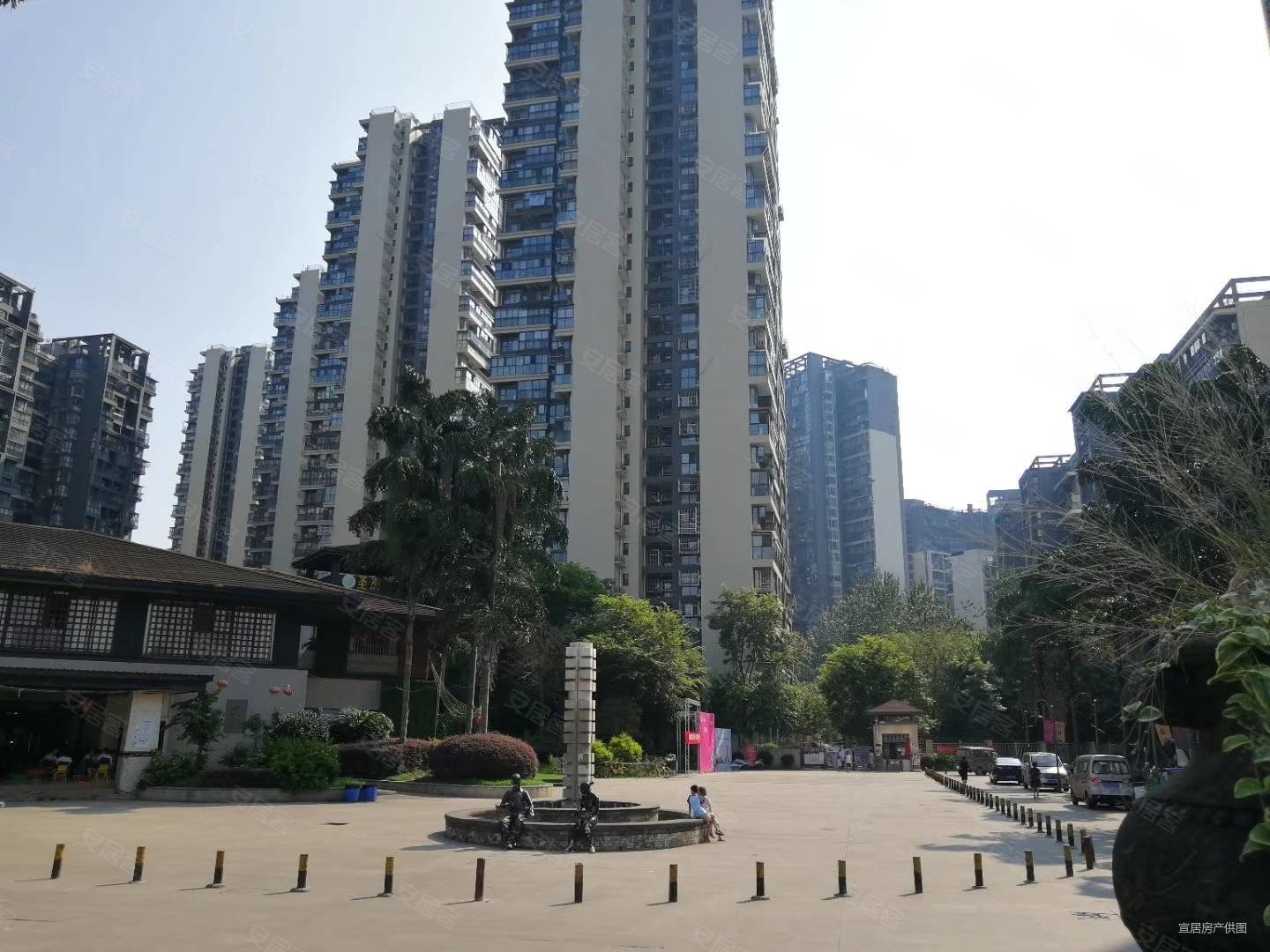 南北通透户型,全明采光对中庭,看房方便,花样年花样城小区一期