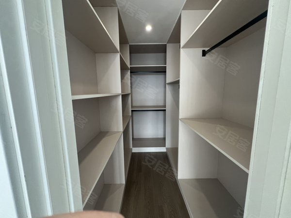 金华永康东城柳岸晓风溪心高品质小区！柳岸晓风三室一厅！家具齐全拎包入住出租房源真实图片