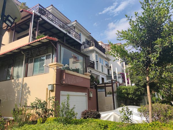 昆明官渡官南大道玫瑰湾(别墅)联排别墅 实得面积300平 办公接待 靠官