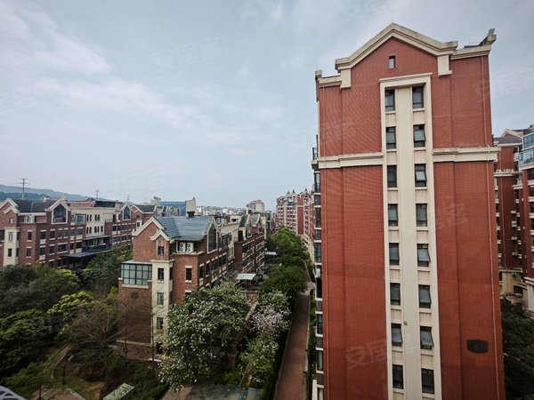 南宁青秀东盟商务中房翡翠湾东盟商务区 现代轻奢风 靠近青秀山 可