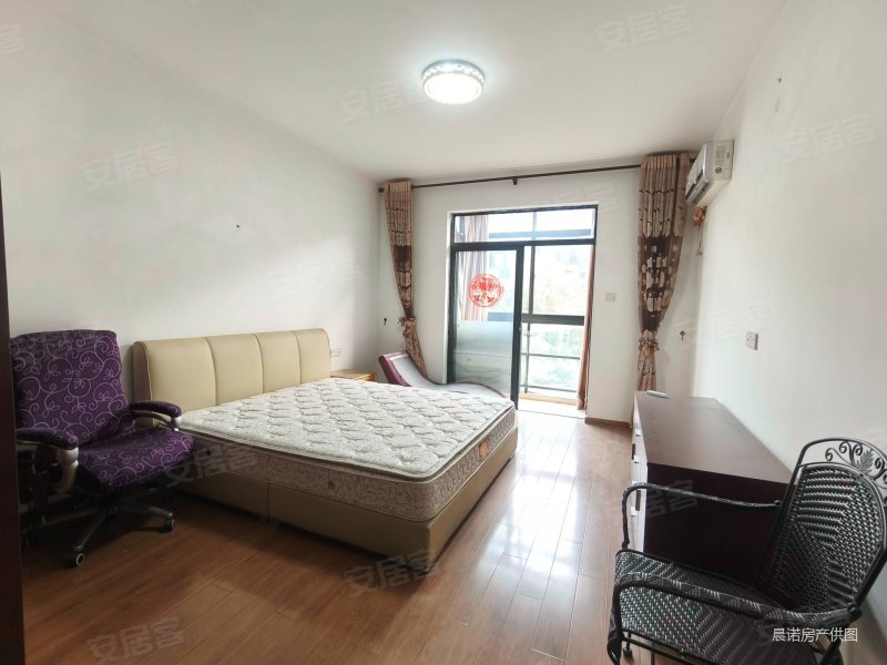 单价1万花园洋房三房两卫中大青山湖花园得房率高看房密码锁七里