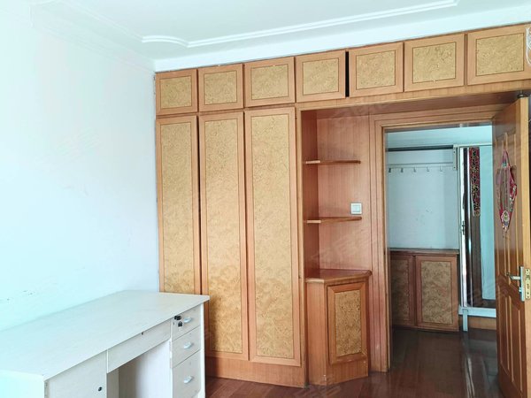 大连甘井子泡崖市场泡崖六区泡崖六区,宇峰小学急租!