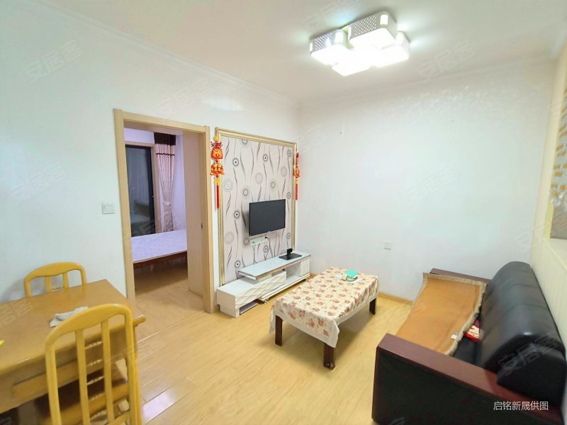 东湖边 带免费地车位 南北 边户 满两年 精装修 拎包入住,欢乐星城