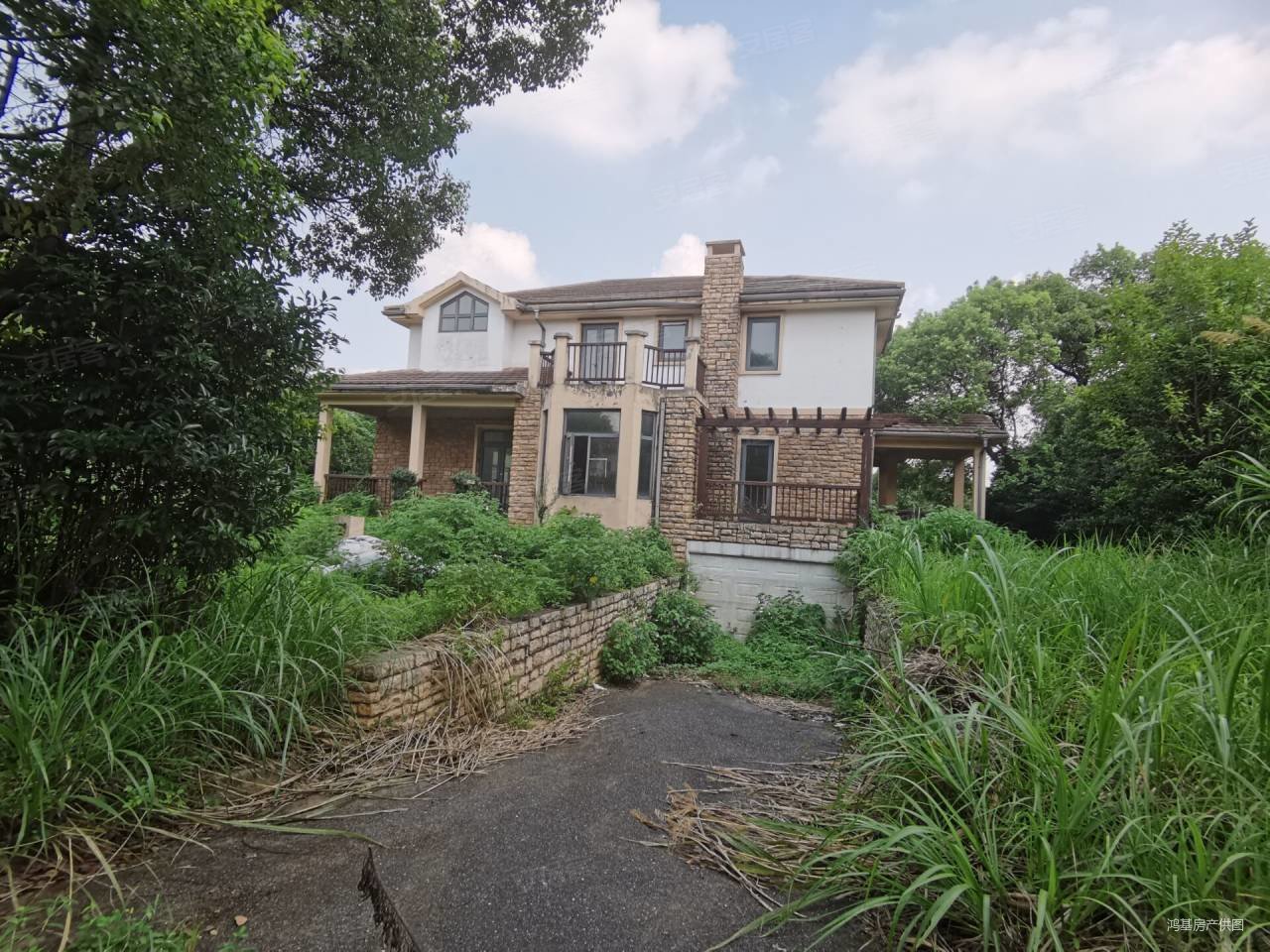 高尔夫花园瑞士风华(别墅)二手房,700万,6室2厅,3卫,330平米-南昌安