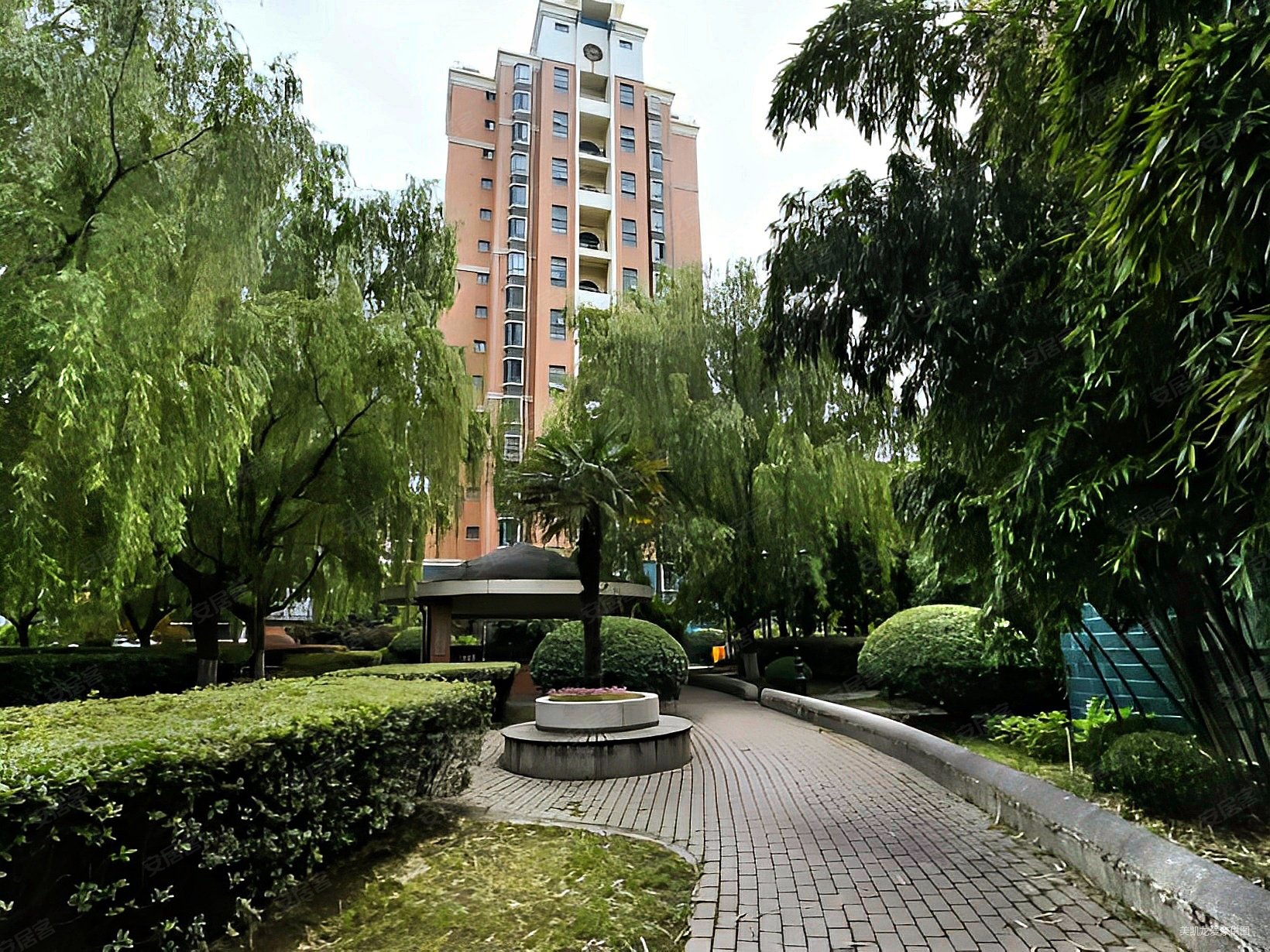 业主诚售长阳花园居家装修中间楼层南通北透有车位配