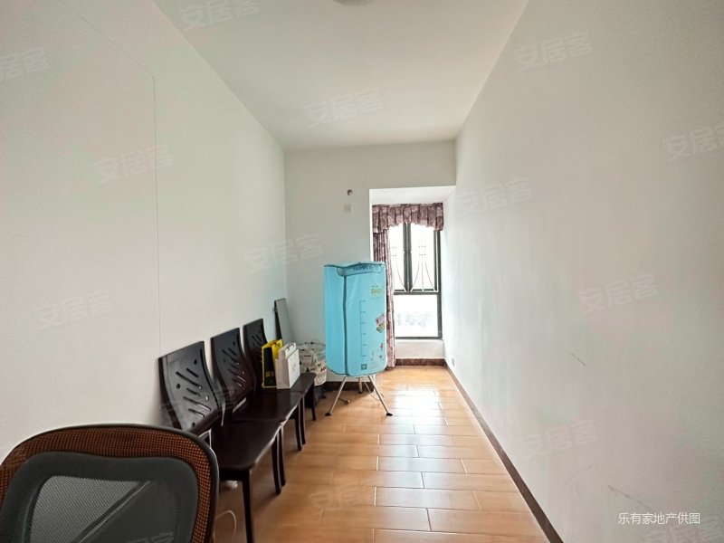 豪逸御华庭精装3房,朝南,业主诚心出售