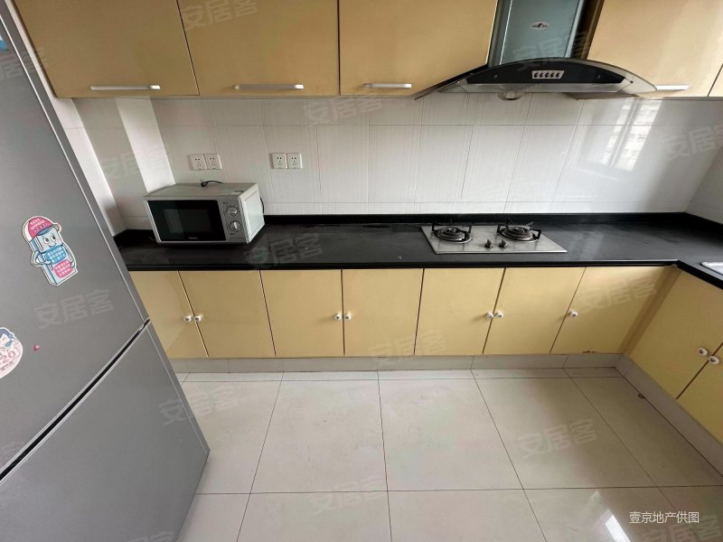 南向采光好 商业配套成熟 高楼层视野好 近医院 房东急置换,汇康公寓