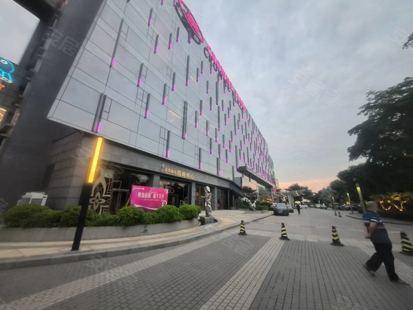 广州花都镜湖大道嘉华广场地铁旁嘉华广场,精装边户单间,家电齐全