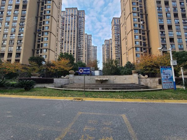 无锡惠山堰桥嘉利华府庄园(十区)实拍 地铁口华府庄园 精装三房 随时