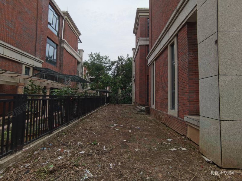 鼎峰尚境次新别墅 花园二百平 看房方便