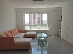 赤峰红山桥北物流园区春城檀越府,南北通透 三室格局,家具家电齐全,看房随时.出租房源真实图片