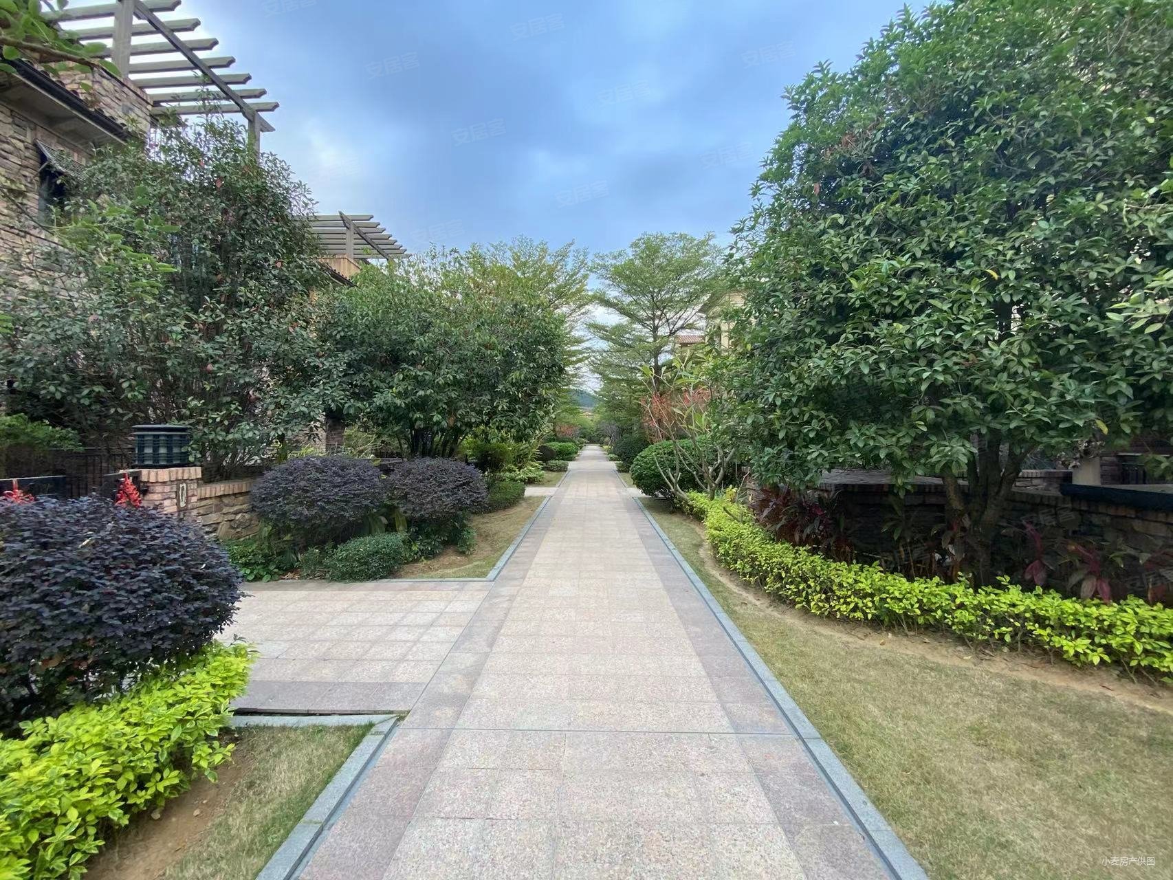 金辉淮安半岛(大草地300平)1050万急售!端头类独栋别墅