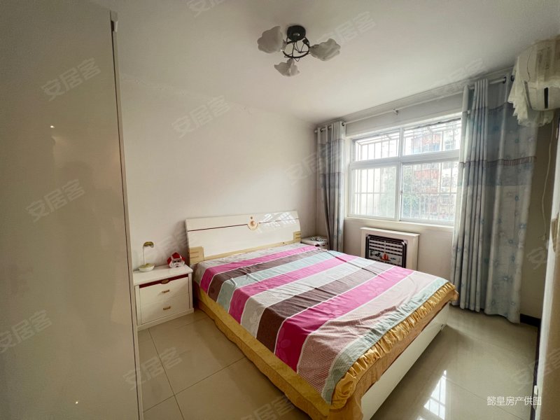 新都汇 品质小区 南北通透大三室 急售 低楼层 随时可看,银街锦华园