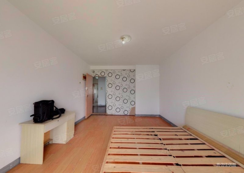 海棠电梯房一梯两户次顶层,生活成本低,无物业费停车费,急卖,海棠苑