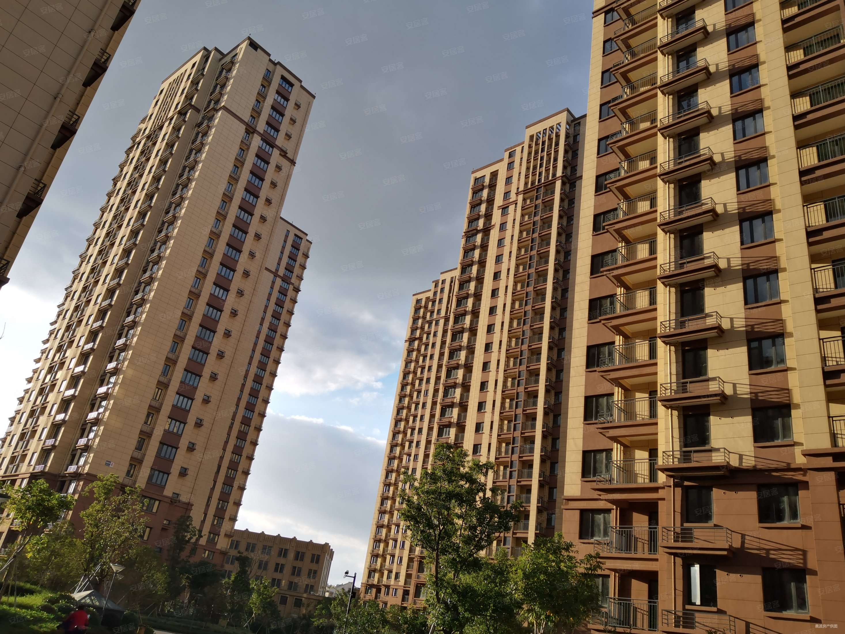 君睿名苑2室1厅77平边户诚心客户价格可面谈