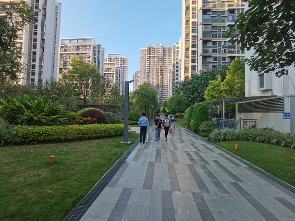 广州黄埔知识城万科幸福誉万科幸福悦 吉屋南向大四房出租 可做宿舍