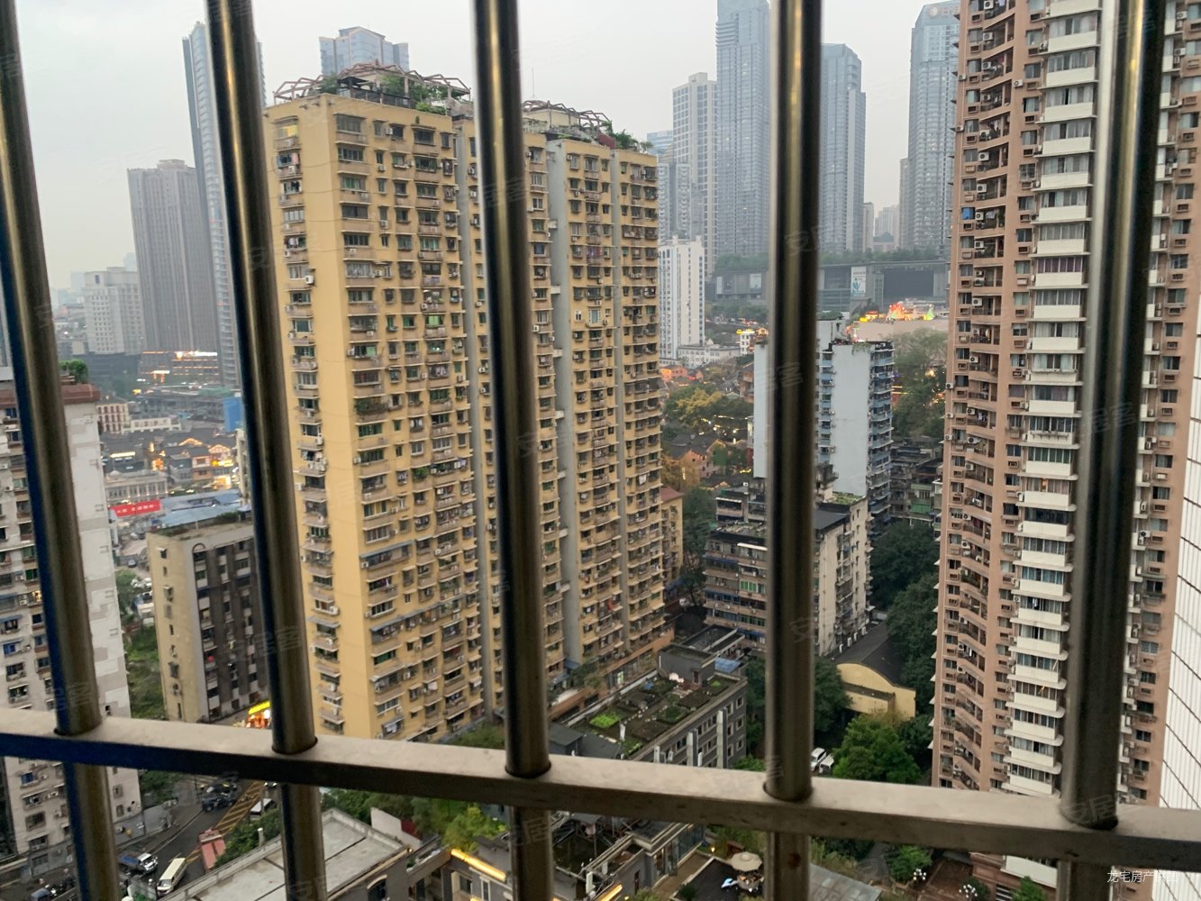 重庆房产网>重庆二手房>渝中二手房>解放碑二手房>金紫门大厦>