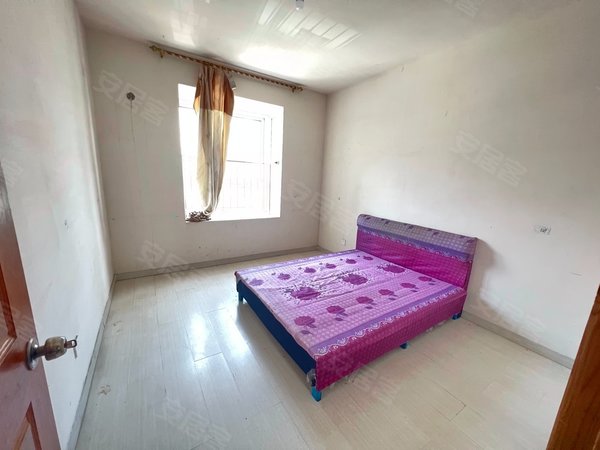 简装两房便宜出租 停车方便周边设施齐全 看房方便出租房源真实图片