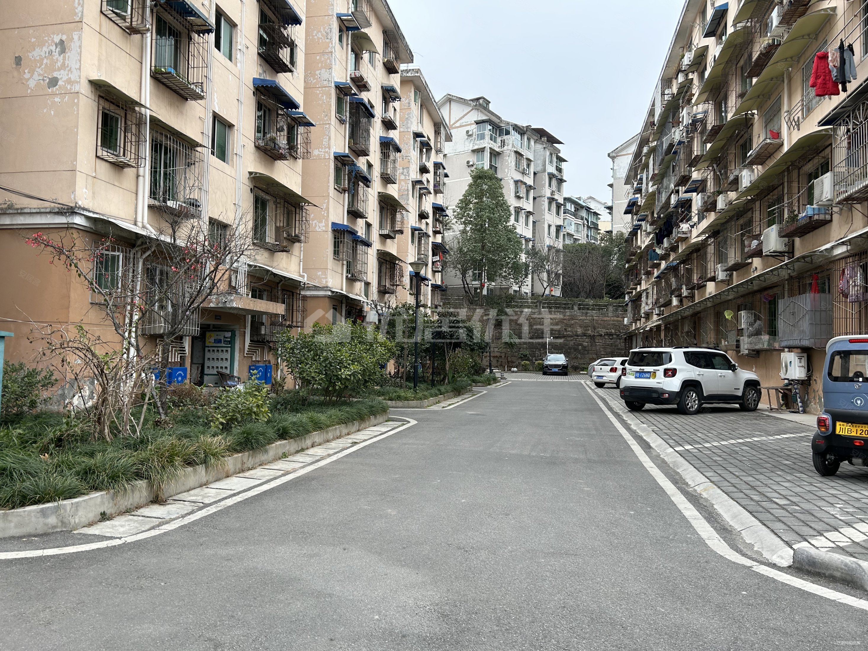 普装朝向西南2室安康小区b区70平看房方便