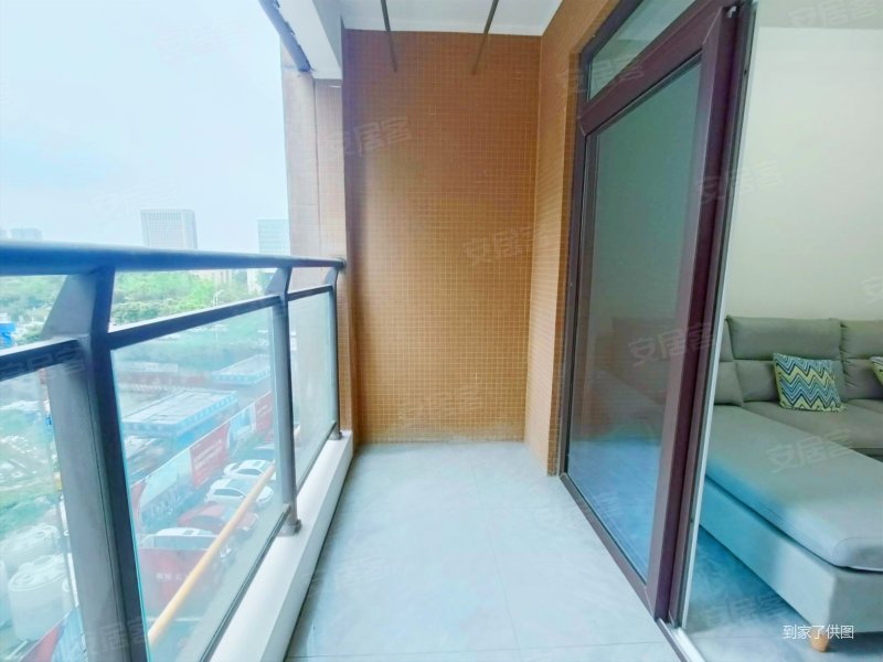 五号地铁口 精装套二单卫 居家装修 家具家电齐全 诚心出售,华汇天地