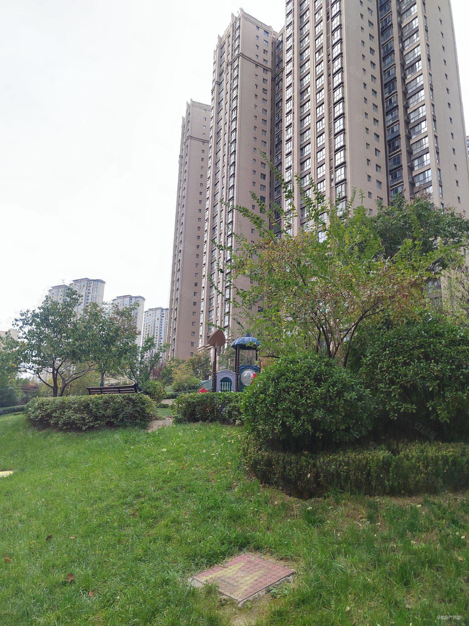 毕塬路秦皇路荣盛锦绣观邸一室一厅拎包入住