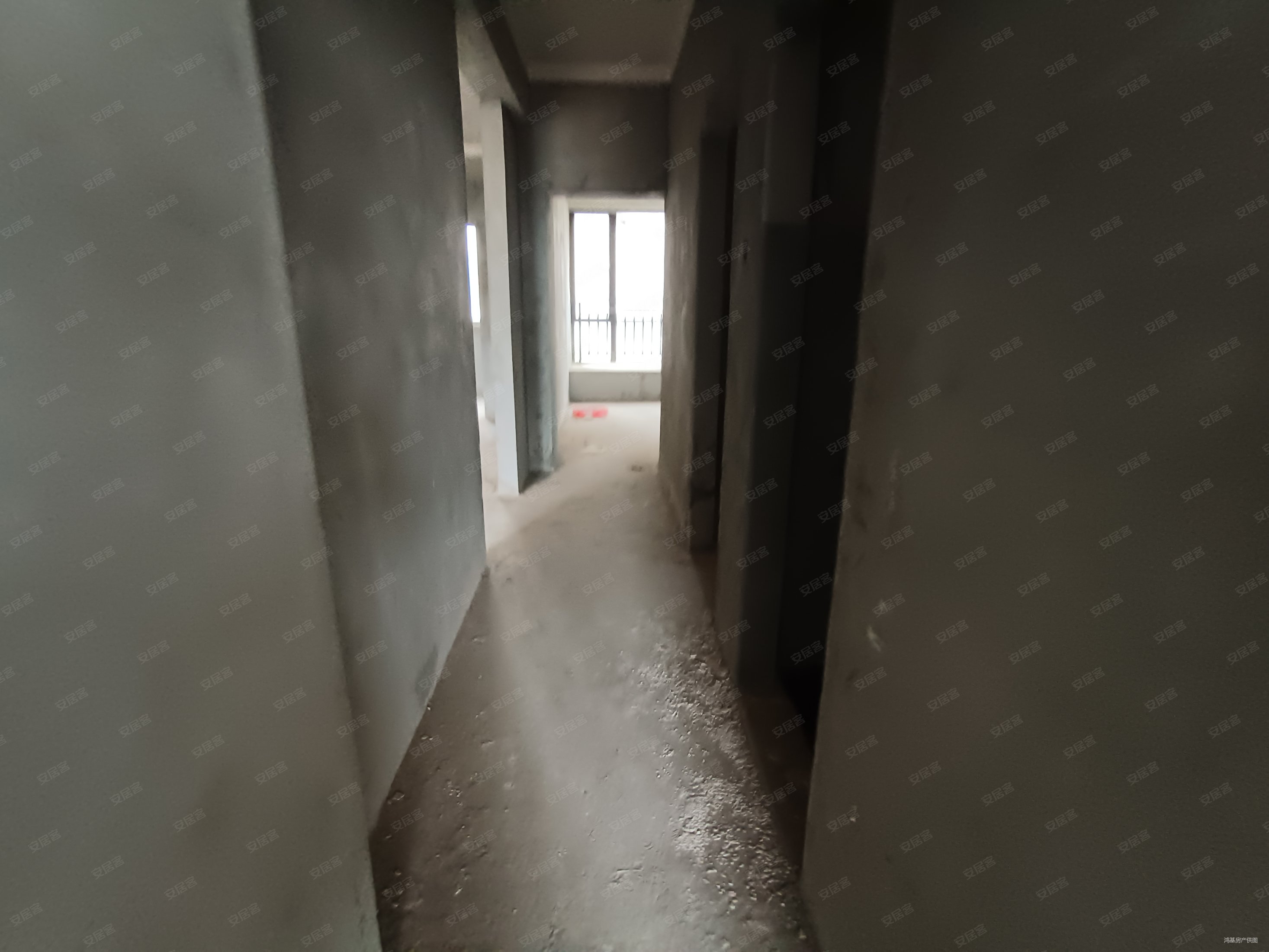 急售湾里合一中央城毛坯四房靠近公园广场看中有少钥匙在手