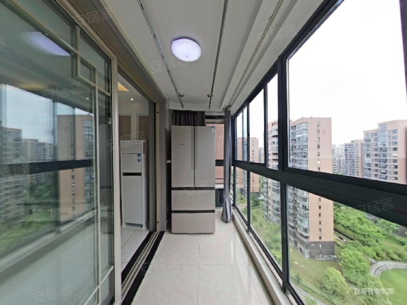 冠城大通蓝郡松苑 带电梯 南北通透 精装可拎包入住 商品房