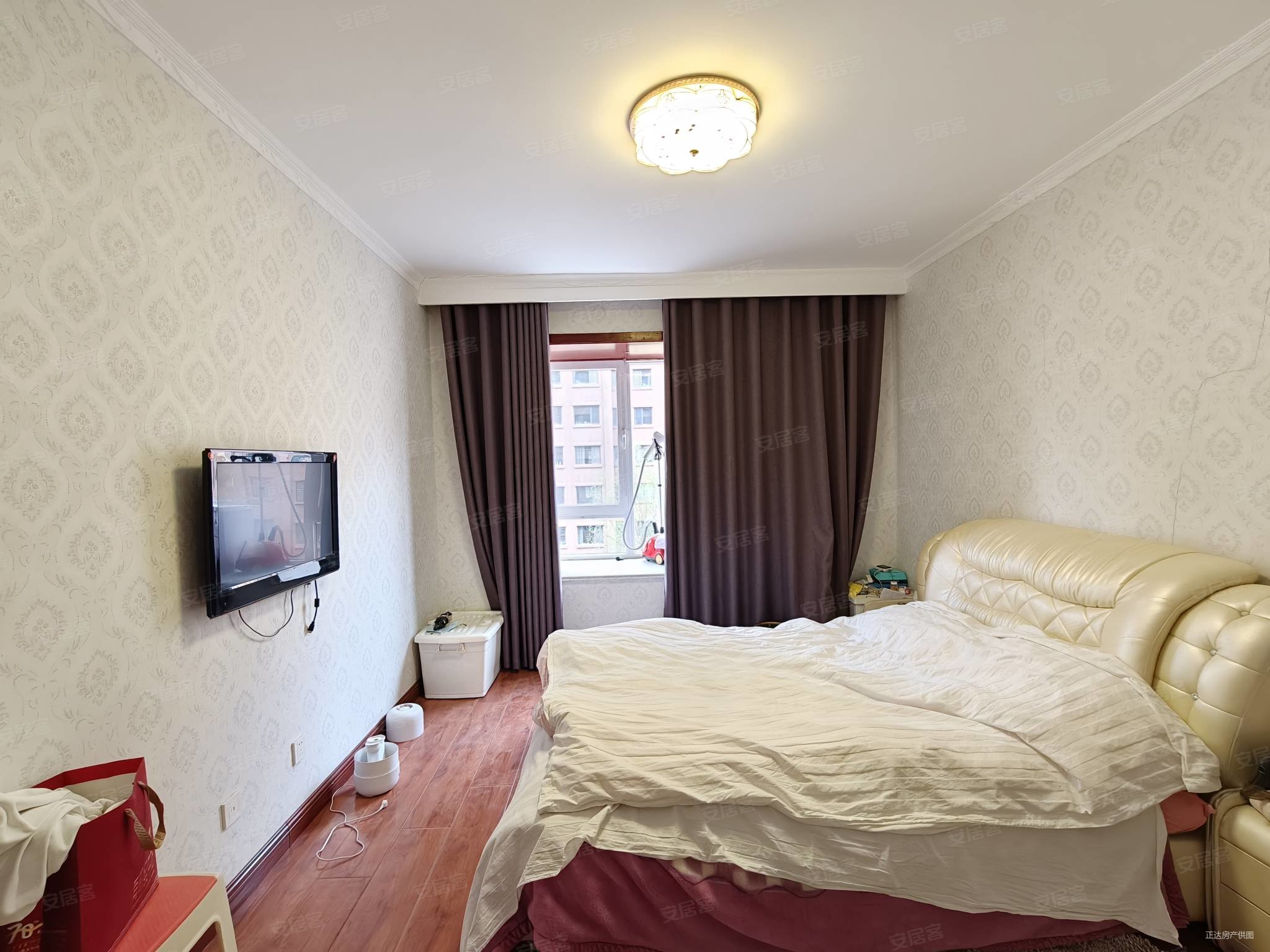 新华联首府(二期)3室2厅2卫145㎡南北188万