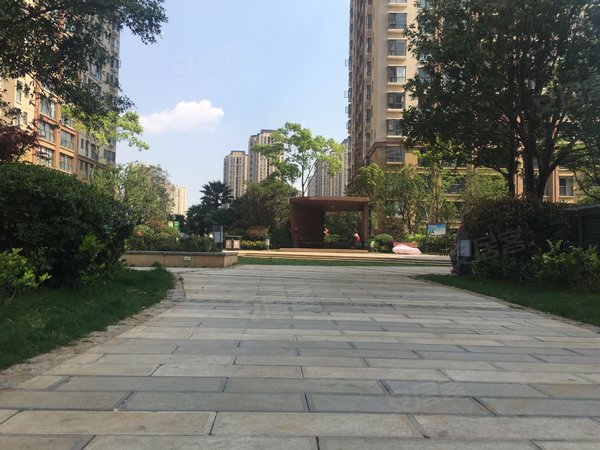 昆明西山前卫营润城(7区)润城七区 精装大四居 家具家电全齐 带地暖