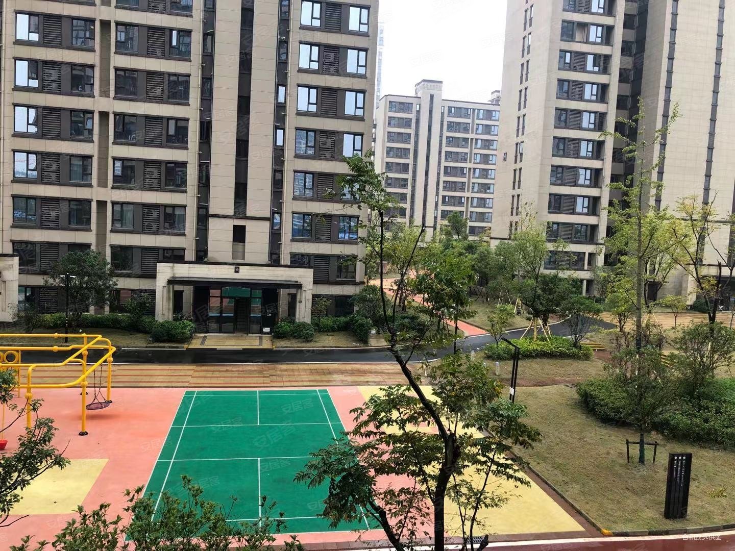 绿地国际理想城(五期)3室2厅1卫98㎡南204万