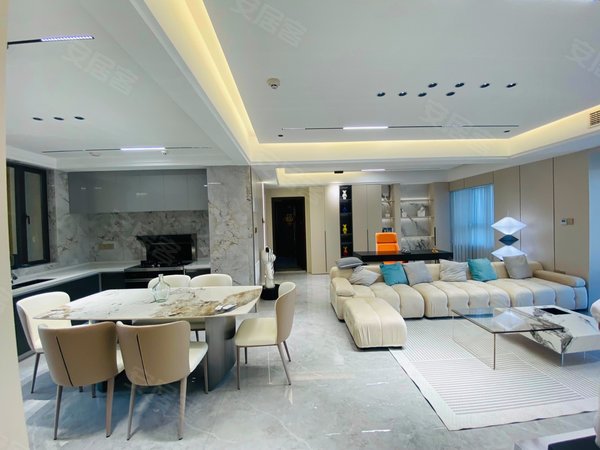 南宁青秀凤岭南保利冠江墅冠江墅大平层,江景房,可短租,可月付,房东