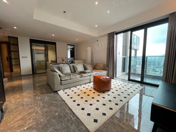 广州荔湾广钢新城保利东郡(二期)保利东郡(二期) 复式4房 精装修 南北