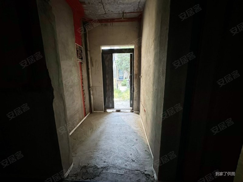 超大花园地下室大露台叠拼别墅业主急售使用面积轻松300,恒大麓山湖