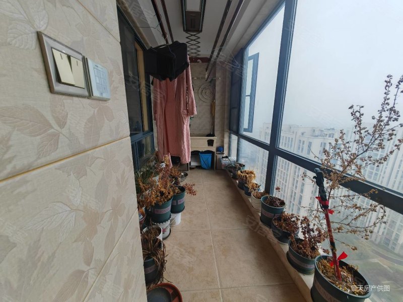 天禧花园26楼 精装修 三室两厅两卫