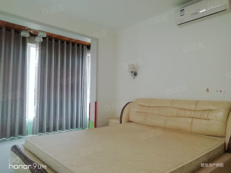 滨河北路 富地蓝泊湾 居住密度低 南北通透 精装修 电梯房