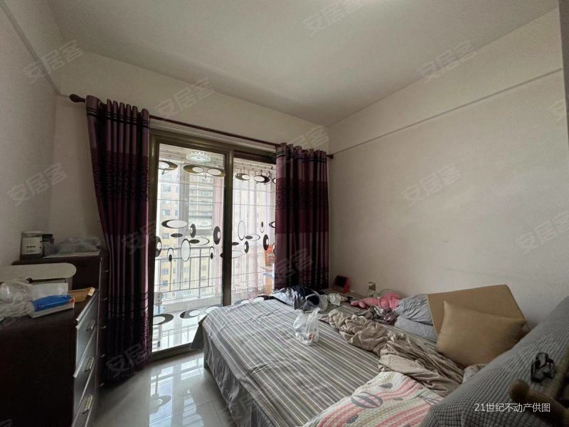 海城国际小区电梯房精装修157平