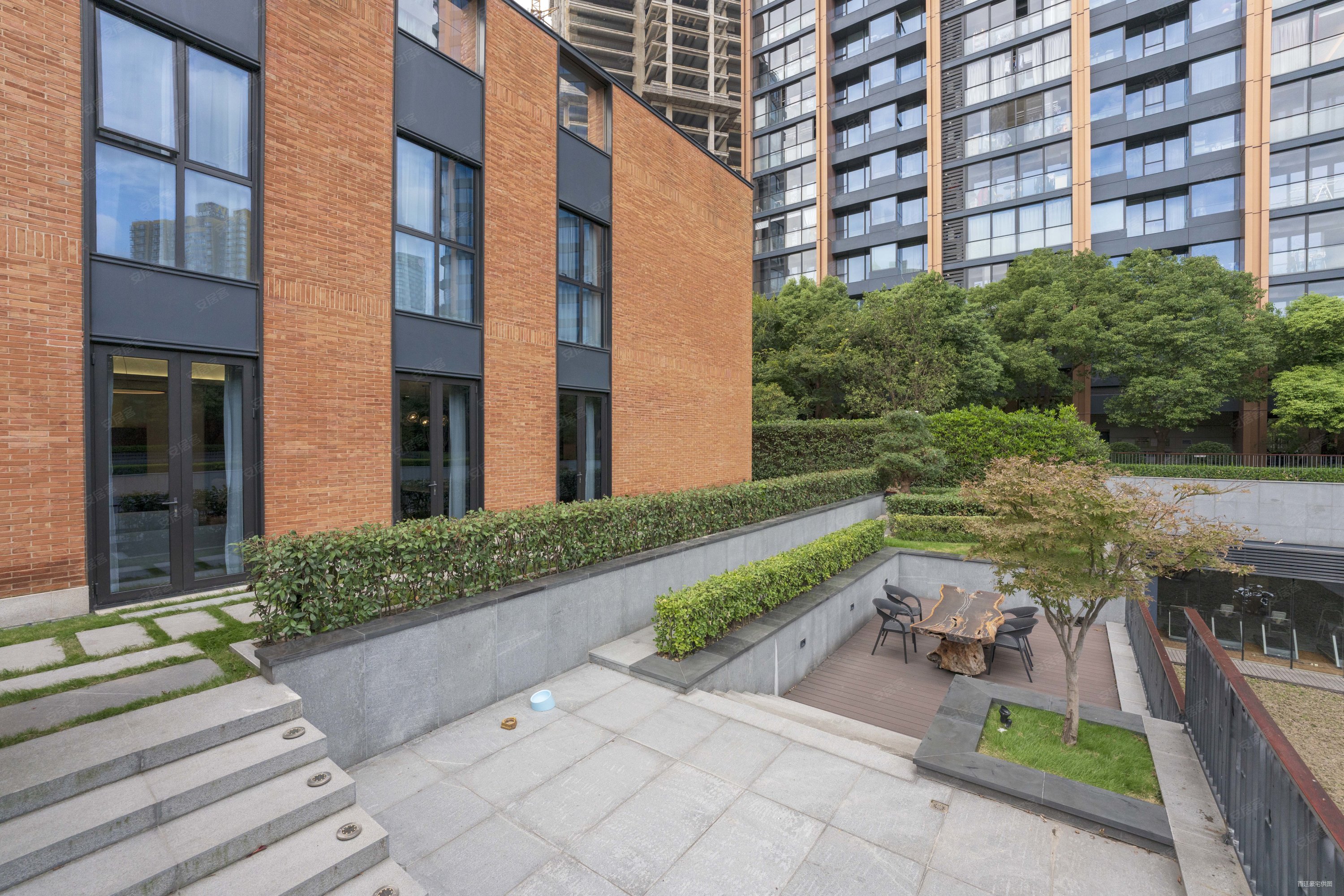 华侨城苏河湾(别墅)6室3厅5卫639.42㎡南北15000万