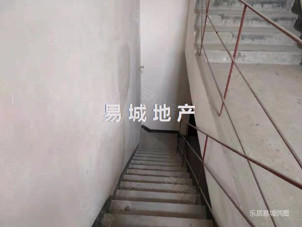 湖景别墅金马湖壹号,5室上下共4层,前后花园还自带车库