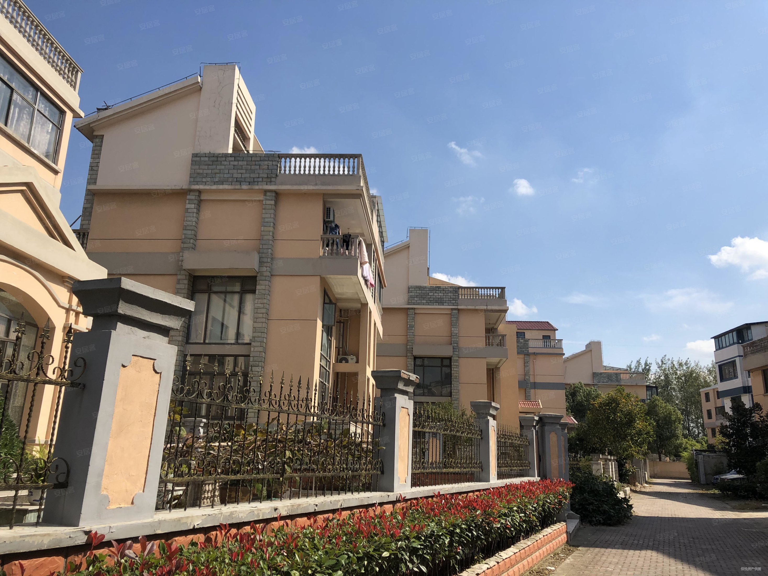 鸿禧山庄5室2厅4卫190㎡南北460万