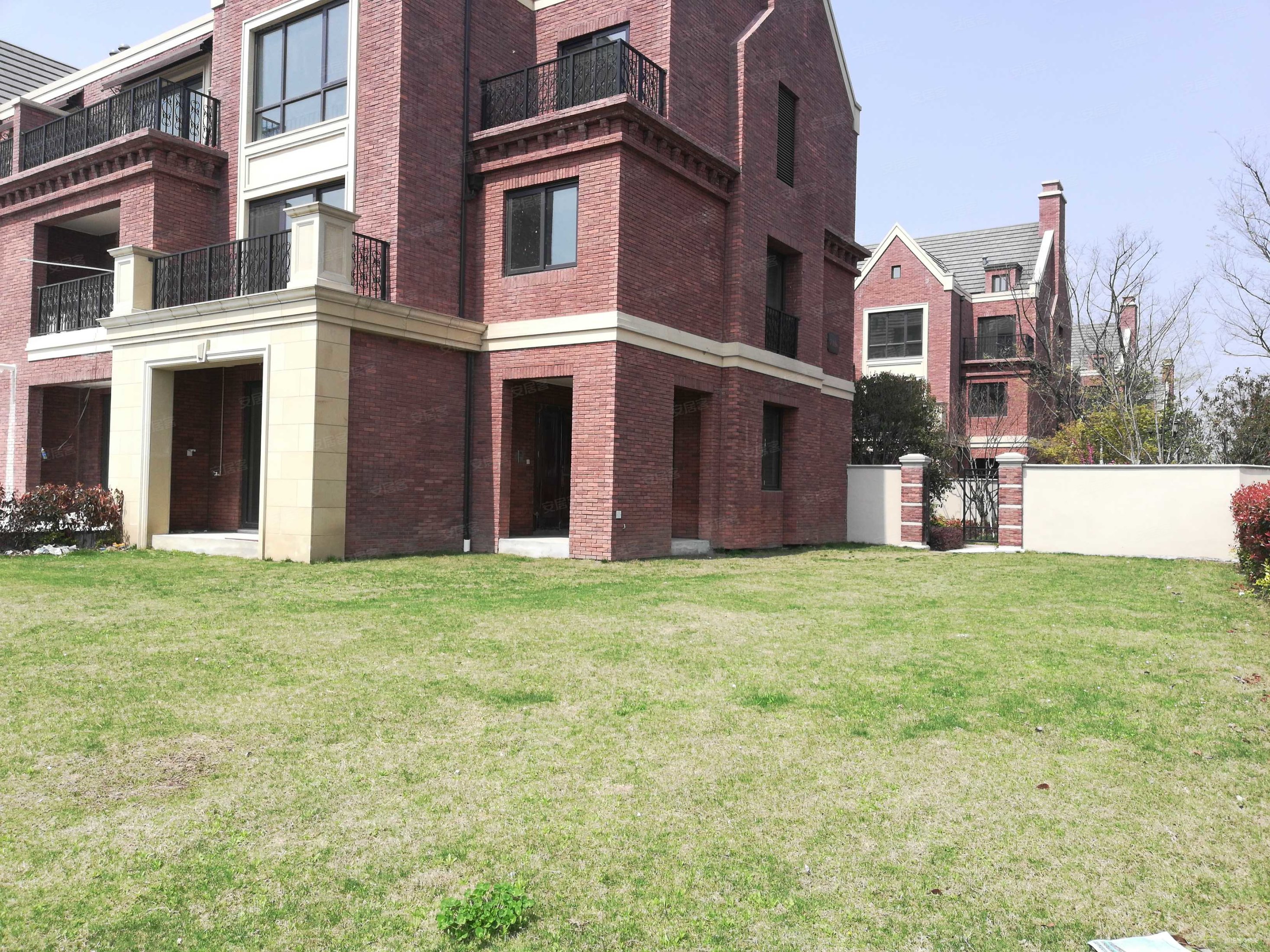 性价比非常高,,时代御湖(别墅)二手房,630万,5室2厅,5卫,284平米-昆山