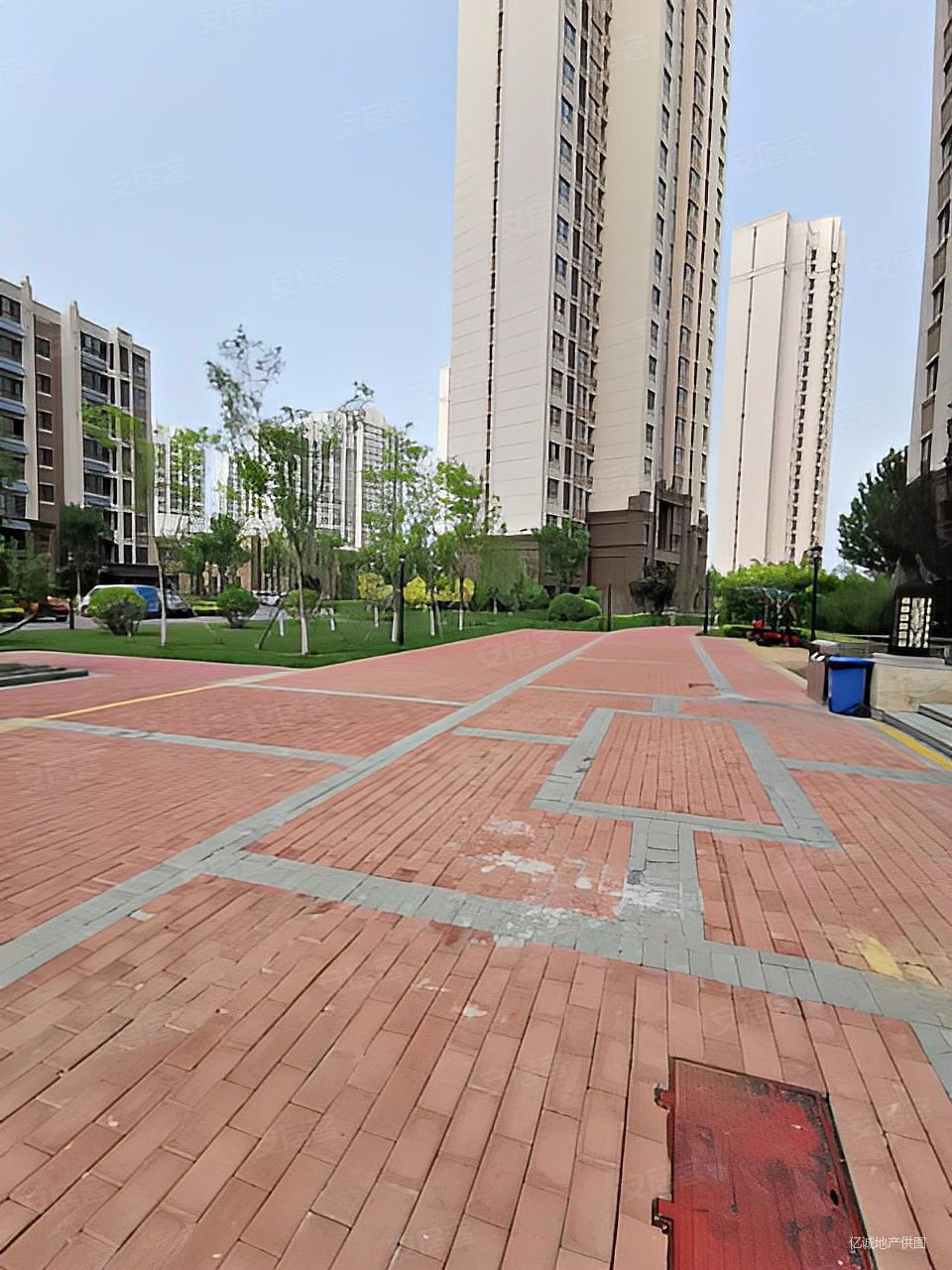 远大城一楼带80平小院价格低院大环境好业主委托诚心出售