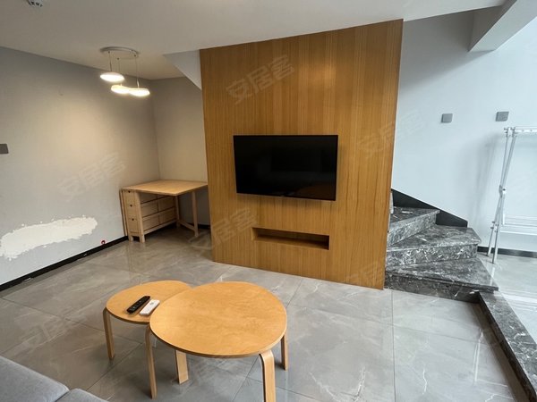 深圳龙岗横岗南岭村南岭村黄金豪庭人人购物广场拎包入住复式一房一厅