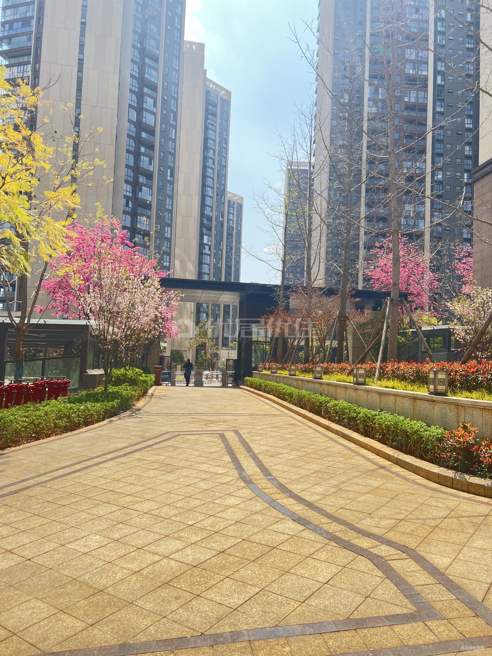 昆明湖七里香152平米南向精装四房